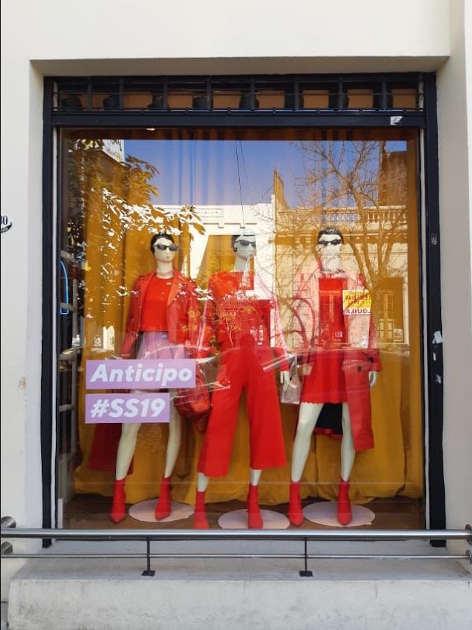 Calle Aguirre, corredor de outlets y tiendas vintage en Villa Crespo