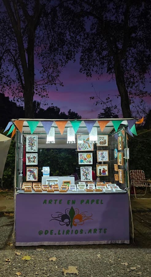 Feria dominical de Parque Centenario, artesanías y libros al aire libre