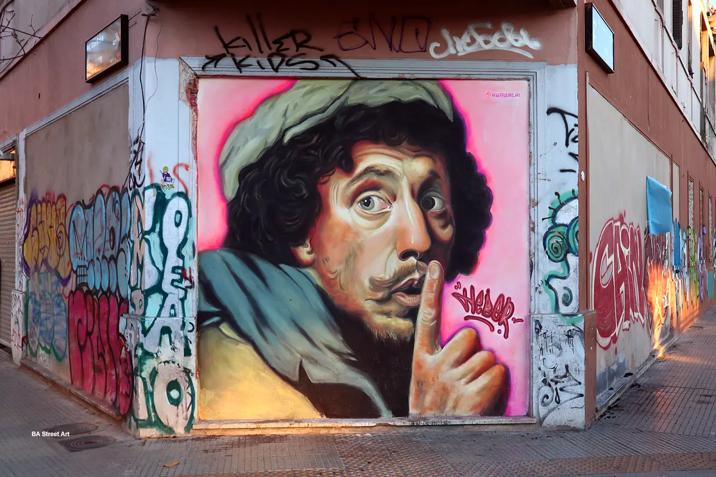 Mural de Caravaggio por Heber Fleitas en Villa Crespo, esquina de Córdoba y Juan B. Justo