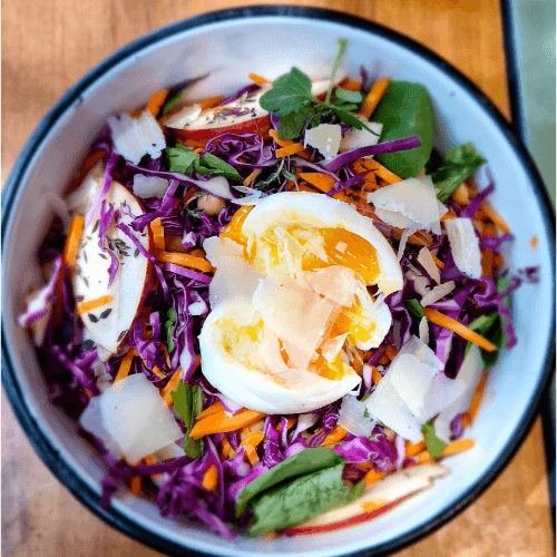 Ensalada proteica agridulce