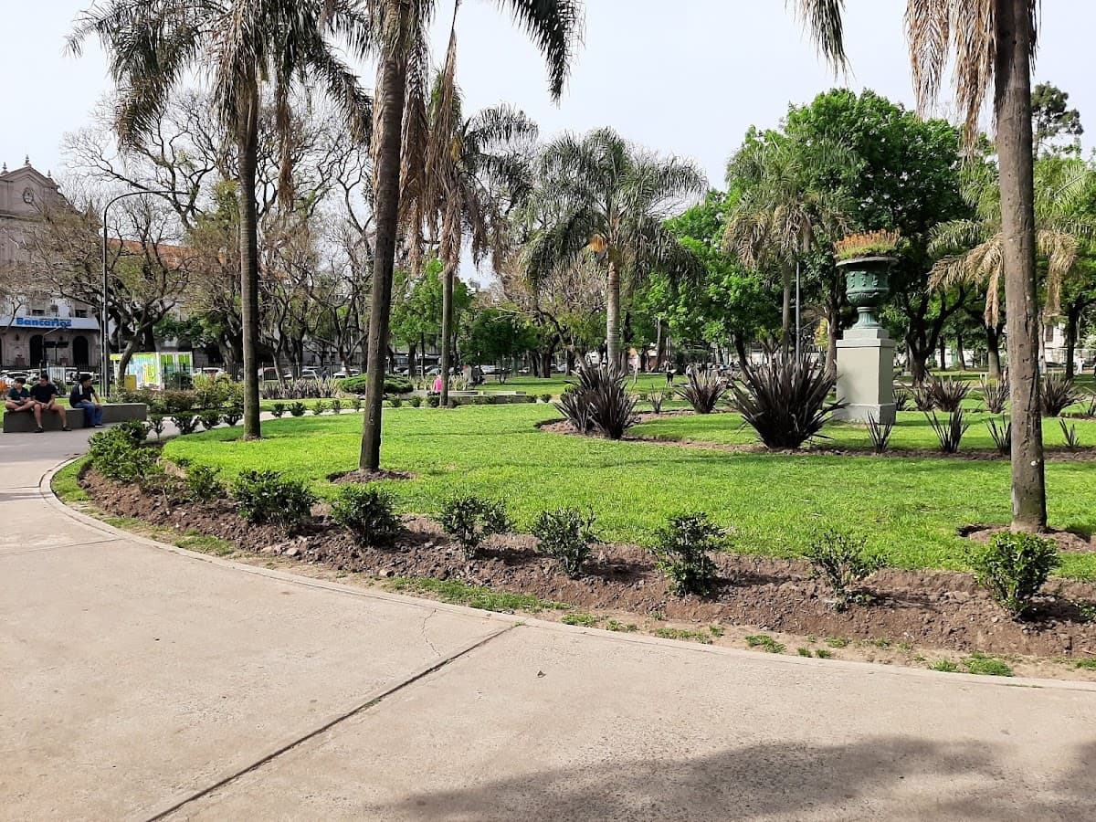 Plaza Irlanda, espacio verde tranquilo cerca de Villa Crespo